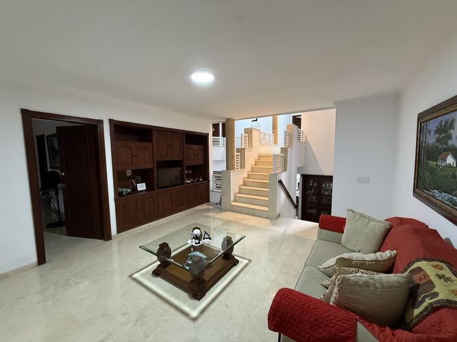 Casa de 4 alcobas en venta en El Ingenio, Cali, 337 m² · foto 3 de 23