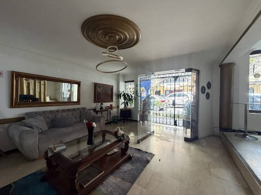 Local en venta en Boston, Medellín, 869 m² · foto 2 de 20