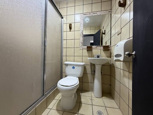 Local en venta en Boston, Medellín, 869 m² · foto 14 de 20