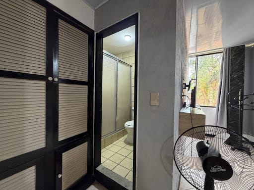 Local en venta en Boston, Medellín, 869 m² · foto 17 de 20