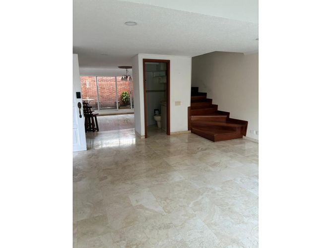 Casa de 5 alcobas en venta en Nuevo Country, Bogotá, 272 m² · foto 2 de 24
