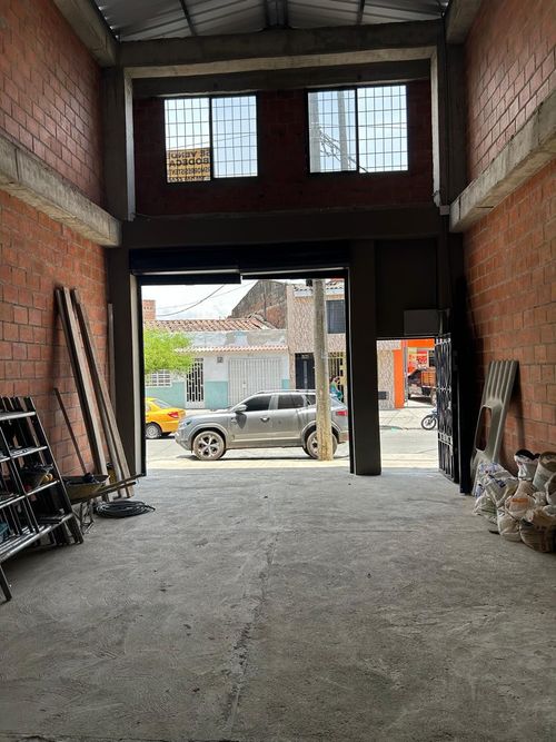Bodega en venta en Bretaña, Cali, 192 m² · foto 2 de 19