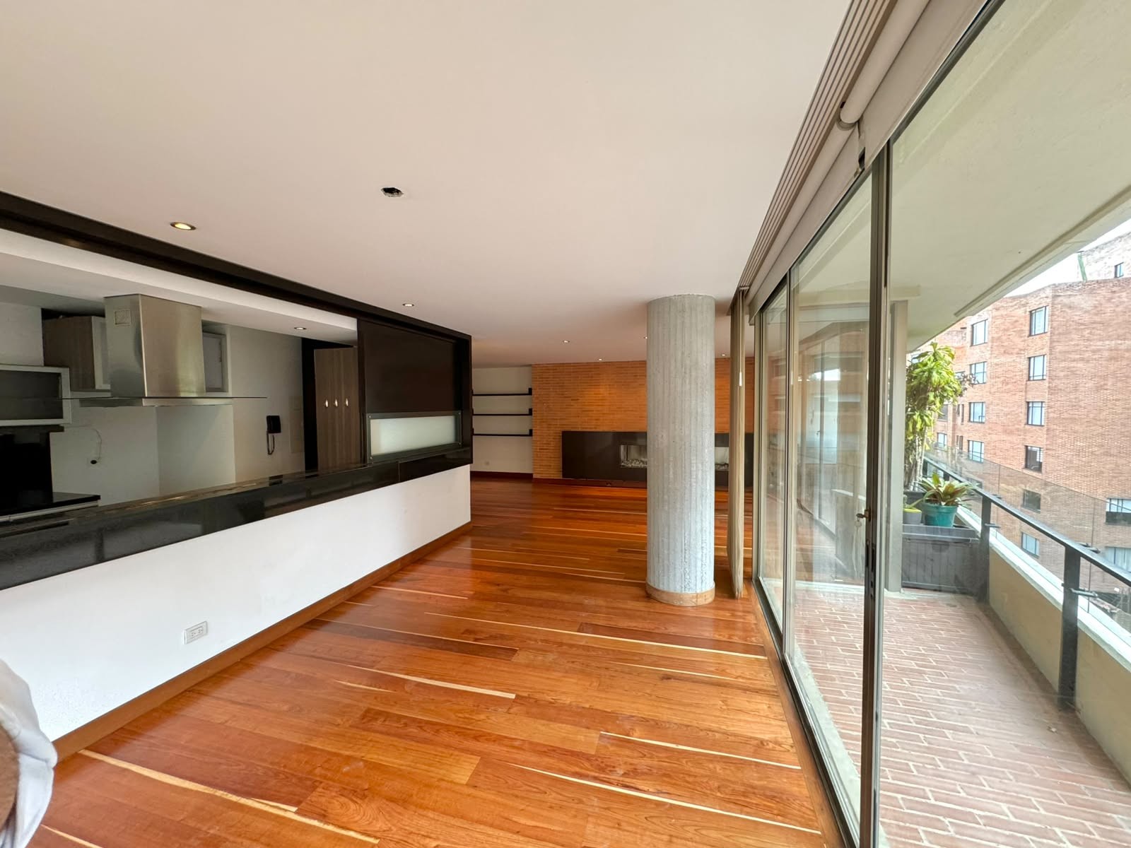 Apartamento en venta en Los Rosales, Bogotá · foto 3 de 15