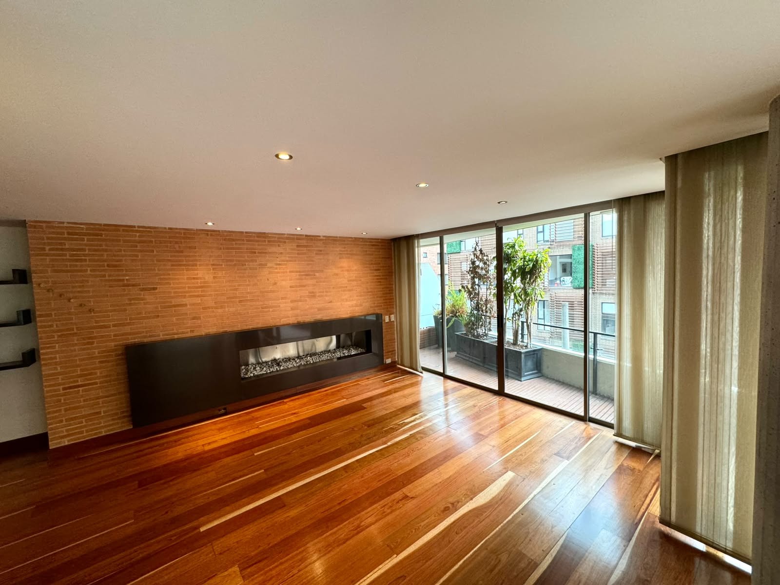 Apartamento en venta en Los Rosales, Bogotá · foto 2 de 15