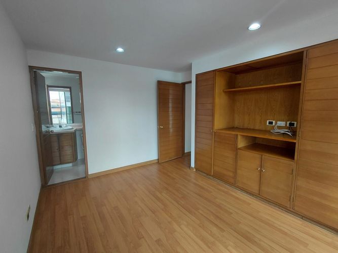 Apartamento de 2 alcobas en venta en Santa Barbara Occidental, Bogotá, 59 m² · foto 6 de 16