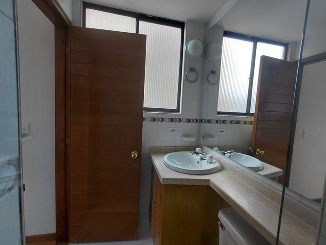 Apartamento de 2 alcobas en venta en Santa Barbara Occidental, Bogotá, 59 m² · foto 14 de 16