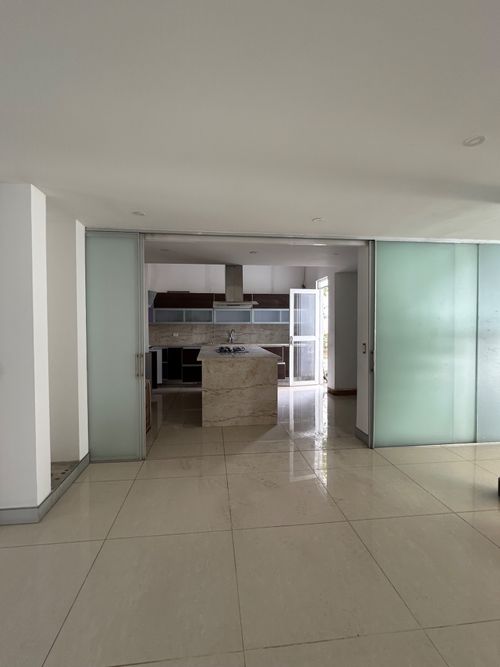 Casa de 7 alcobas en venta en Ciudad Jardin, Cali, 400 m² · foto 12 de 22
