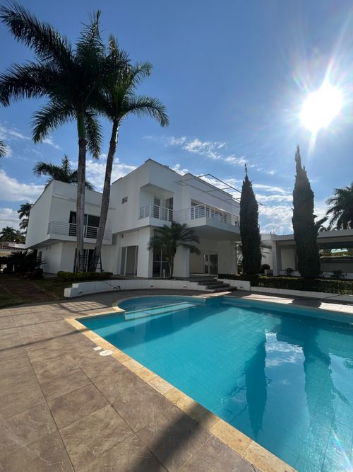 Casa de 7 alcobas en venta en Ciudad Jardin, Cali, 400 m² · foto 2 de 22