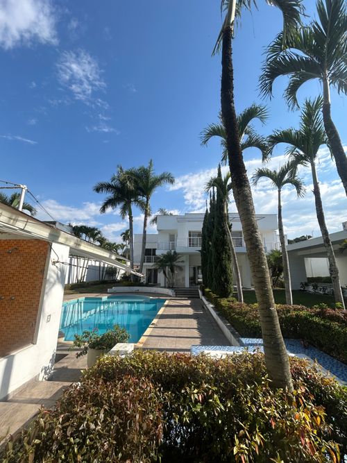 Casa de 7 alcobas en venta en Ciudad Jardin, Cali, 400 m² · foto 3 de 22