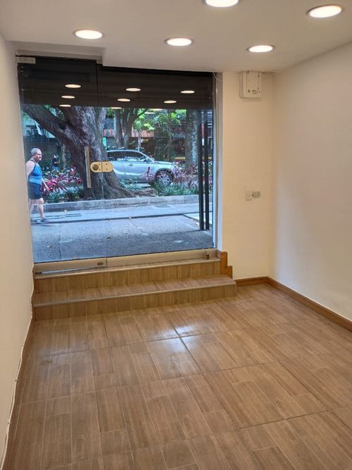Local en arriendo en Laureles, Medellín, 12 m² · foto 6 de 10