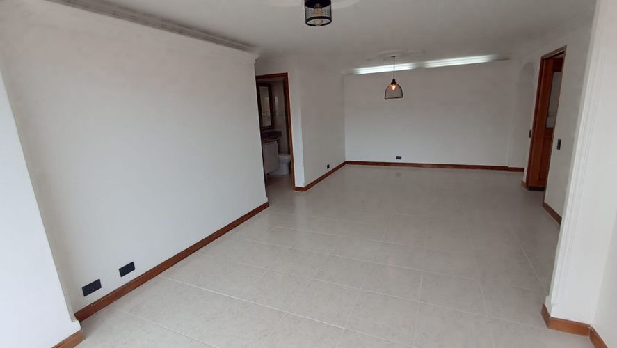 Apartamento de 3 alcobas en arriendo en Lorena, Medellín, 110 m² · foto 4 de 22
