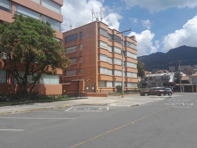Apartamento de 3 alcobas en venta en Santa Barbara, Bogotá, 172 m² · foto 3 de 24