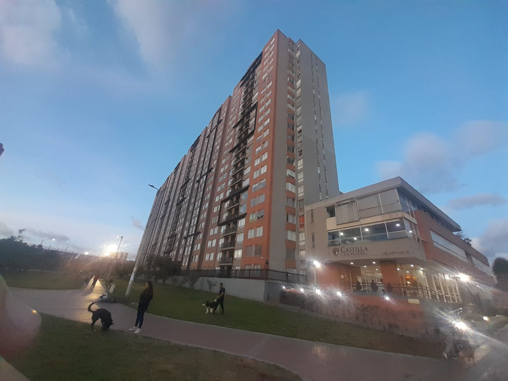 Apartamento en venta en Castilla, Bogotá · foto 3 de 24