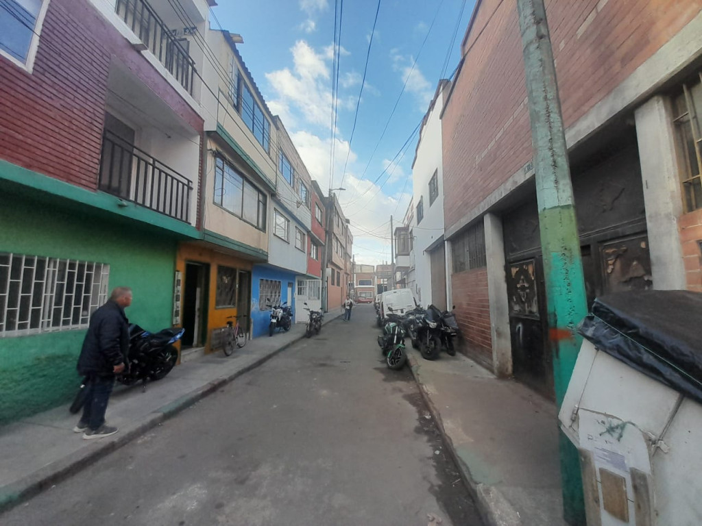 Casa en venta en El Ejido, Bogotá · foto 2 de 24