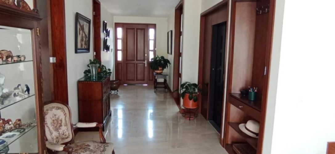 Casa de 4 alcobas en venta en Centro Historico, Chía, 414 m² · foto 2 de 24