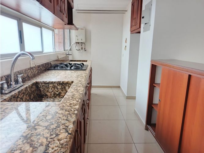 Apartamento de 3 alcobas en arriendo en Los Colores, Medellín, 93 m² · foto 5 de 24