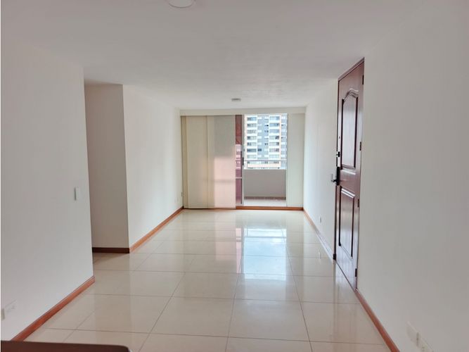 Apartamento de 3 alcobas en arriendo en Los Colores, Medellín, 93 m² · foto 7 de 24