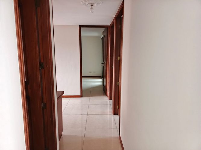 Apartamento de 3 alcobas en arriendo en Los Colores, Medellín, 93 m² · foto 8 de 24