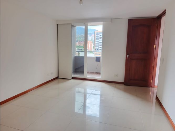 Apartamento de 3 alcobas en arriendo en Los Colores, Medellín, 93 m² · foto 9 de 24