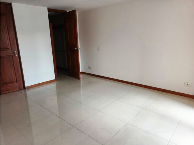 Apartamento de 3 alcobas en arriendo en Los Colores, Medellín, 93 m² · foto 10 de 24