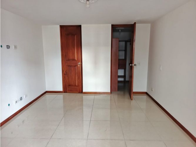 Apartamento de 3 alcobas en arriendo en Los Colores, Medellín, 93 m² · foto 11 de 24