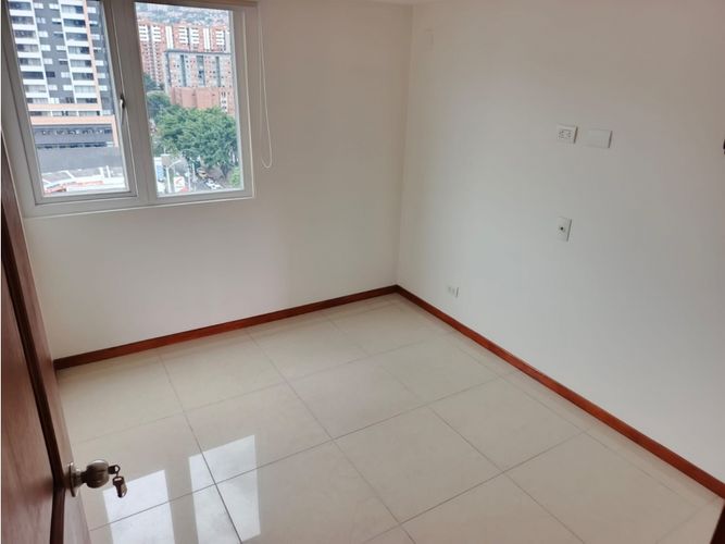 Apartamento de 3 alcobas en arriendo en Los Colores, Medellín, 93 m² · foto 18 de 24