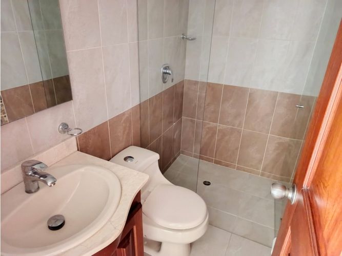 Apartamento de 3 alcobas en arriendo en Los Colores, Medellín, 93 m² · foto 22 de 24