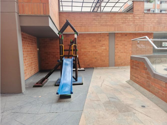 Apartamento de 3 alcobas en arriendo en Los Colores, Medellín, 93 m² · foto 24 de 24