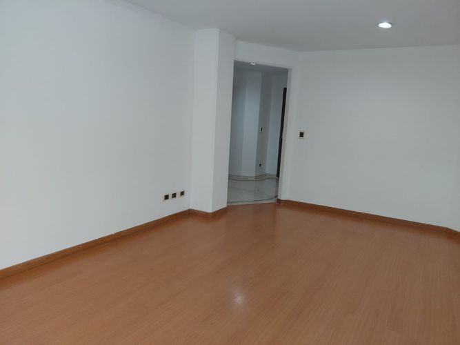 Apartamento de 2 alcobas en venta en Santa Barbara, Bogotá, 59 m² · foto 3 de 14