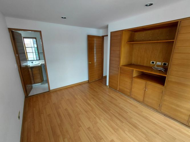 Apartamento de 2 alcobas en venta en Santa Barbara, Bogotá, 59 m² · foto 7 de 14