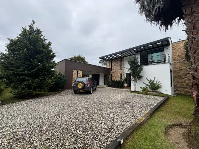 Casa de 3 alcobas en venta en Guayabito, Rionegro, 1677 m² · foto 20 de 24