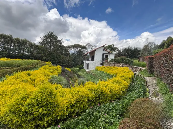 Casa de 3 alcobas en venta en Guayabito, Rionegro · foto 2 de 19