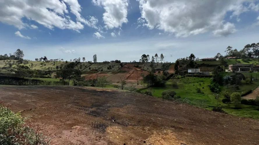 Lote en venta en El Salado, El Carmen de Viboral, 2100 m² · foto 3 de 24