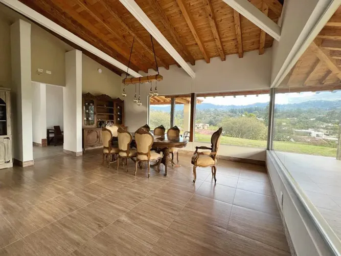 Casa de 5 alcobas en venta en Lomitas, La Ceja · foto 2 de 24