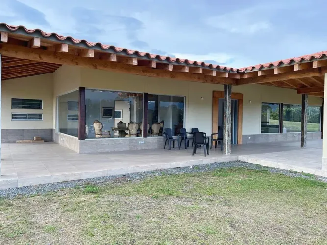 Casa de 5 alcobas en venta en Lomitas, La Ceja · foto 3 de 24