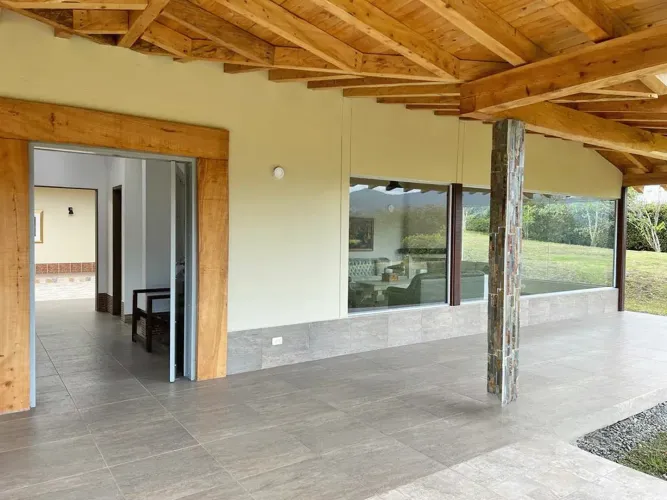 Casa de 5 alcobas en venta en Lomitas, La Ceja · foto 4 de 24
