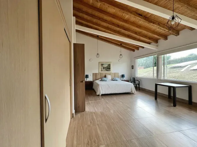 Casa de 5 alcobas en venta en Lomitas, La Ceja · foto 10 de 24