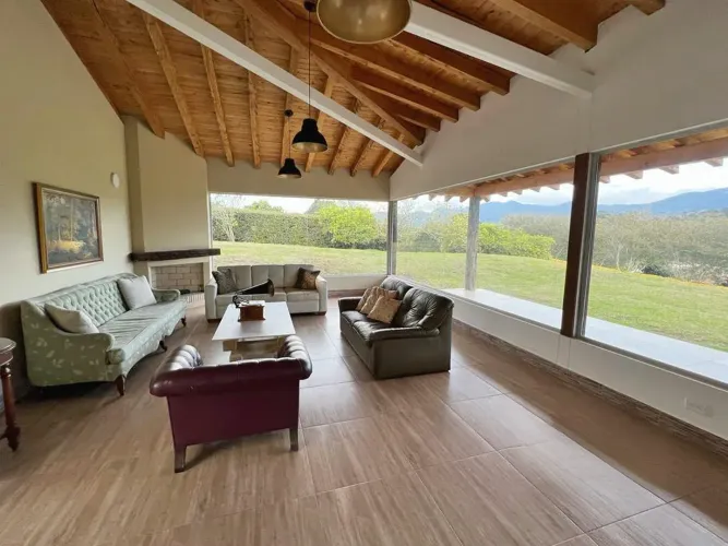 Casa de 5 alcobas en venta en Lomitas, La Ceja · foto 14 de 24