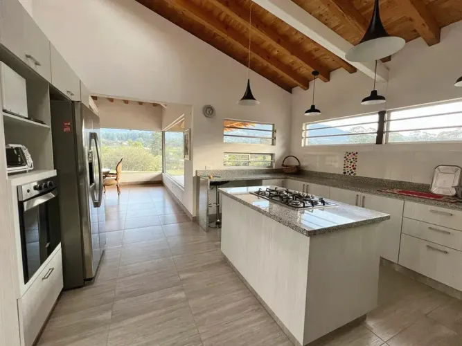 Casa de 5 alcobas en venta en Lomitas, La Ceja · foto 16 de 24