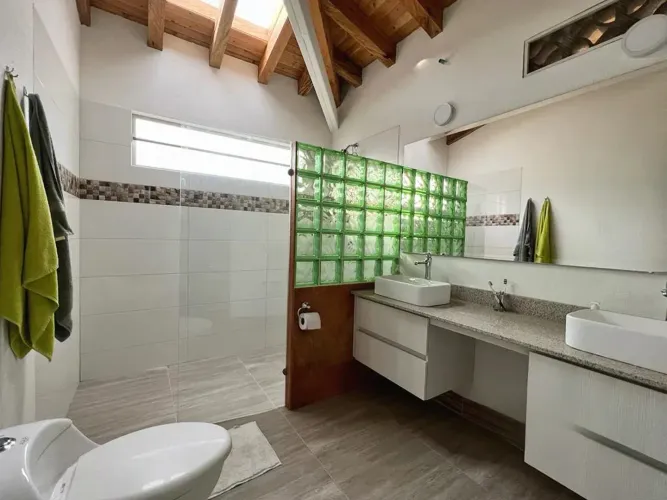 Casa de 5 alcobas en venta en Lomitas, La Ceja · foto 19 de 24
