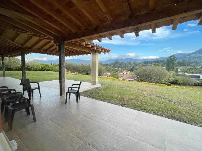 Casa de 5 alcobas en venta en Lomitas, La Ceja · foto 22 de 24