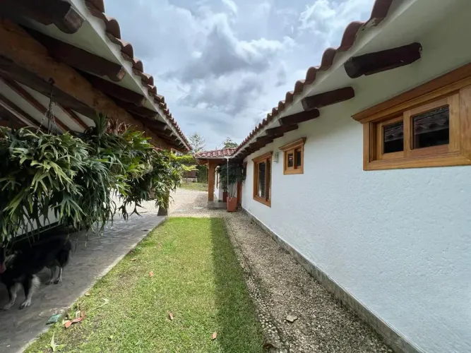 Casa de 3 alcobas en venta en Guayabito, Rionegro · foto 18 de 24