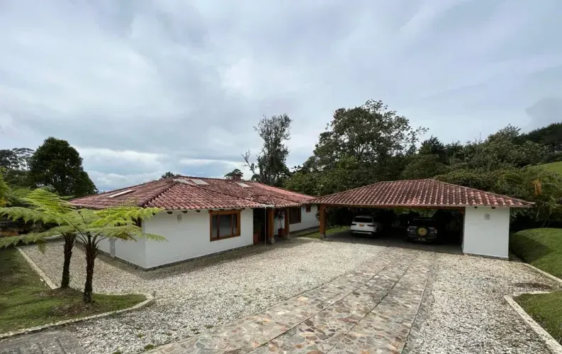 Casa de 3 alcobas en venta en Guayabito, Rionegro · foto 19 de 24