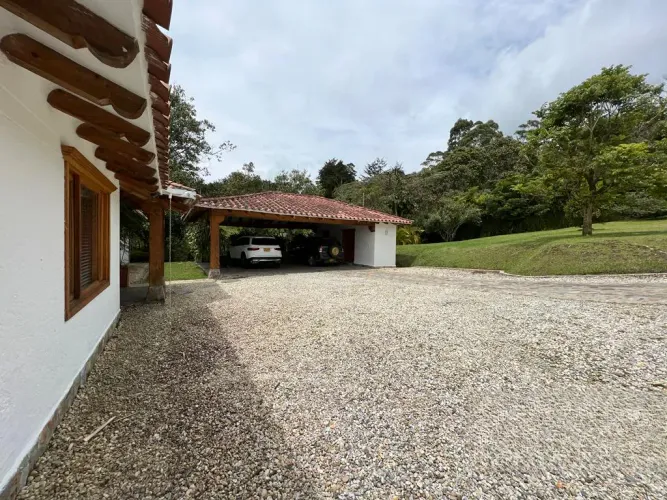 Casa de 3 alcobas en venta en Guayabito, Rionegro · foto 22 de 24
