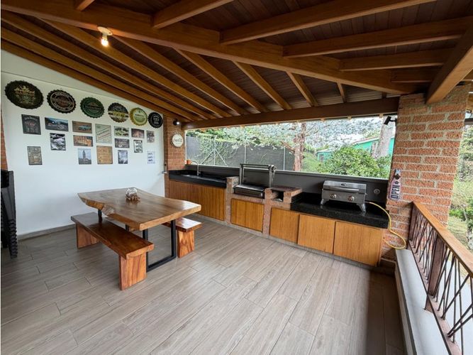 Casa de 4 alcobas en arriendo en La Inmaculada, Envigado, 700 m² · foto 12 de 24