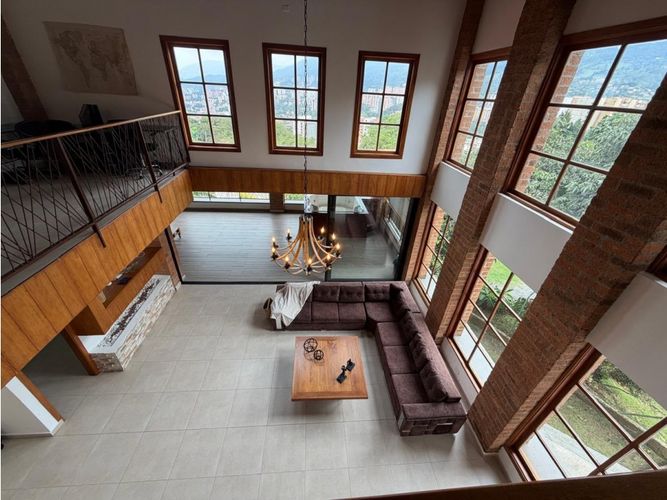 Casa de 4 alcobas en arriendo en La Inmaculada, Envigado, 700 m² · foto 20 de 24