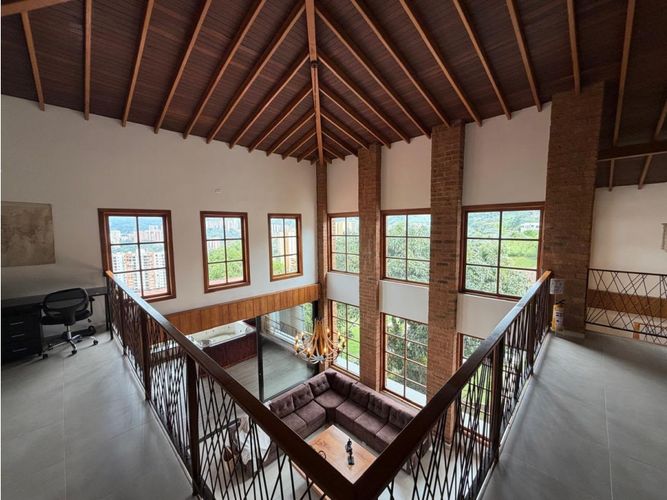 Casa de 4 alcobas en arriendo en La Inmaculada, Envigado, 700 m² · foto 24 de 24