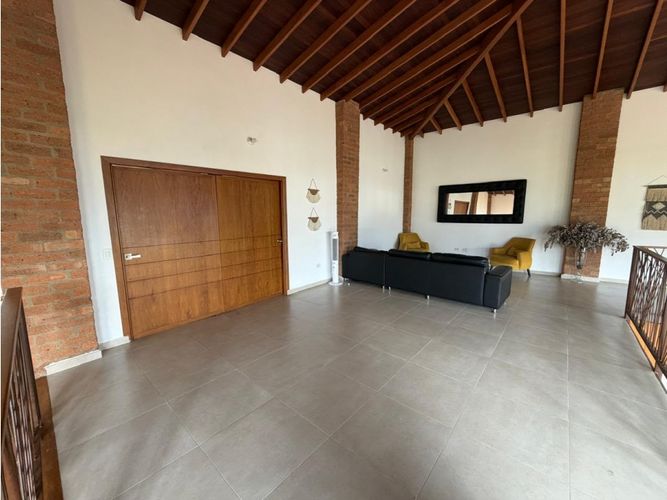 Casa de 4 alcobas en arriendo en La Inmaculada, Envigado, 700 m² · foto 22 de 24