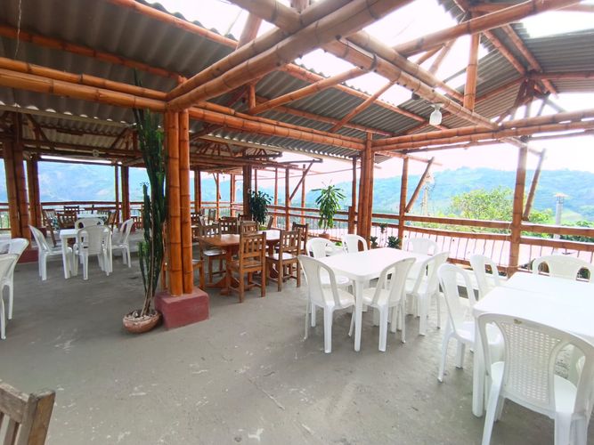 Finca en venta en Versalles, Manizales, 378 m² · foto 2 de 23