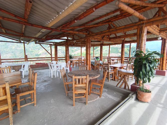 Finca en venta en Versalles, Manizales, 378 m² · foto 3 de 23